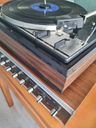 Tocadiscos y amplificador Dual