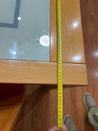 Mueble de comedor de madera y cristal