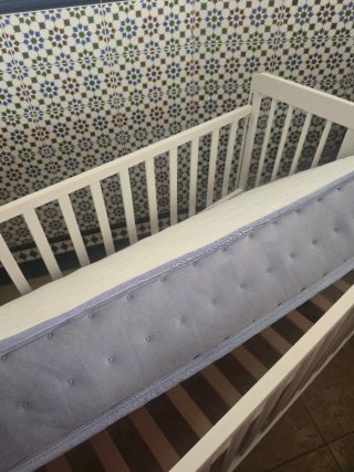 Cuna de madera blanca 120x60 con colchón.
