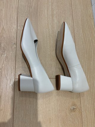 Zapatos de tacón blancos de piel ZARA