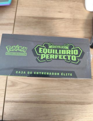 Caja Pokémon Equilibrio Perfecto Sellada