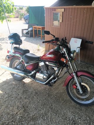 Moto Cruiser Negra y Roja