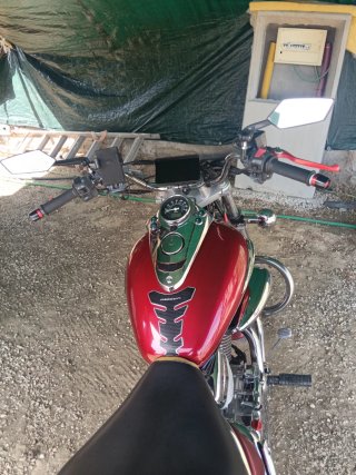 Moto Cruiser Negra y Roja