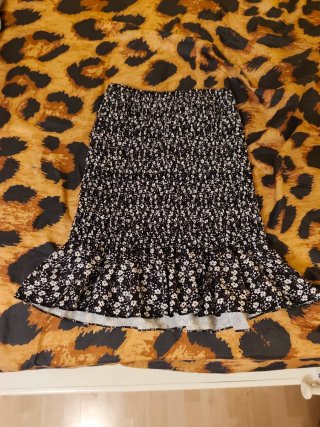 Falda corta nido de abeja flores talla M