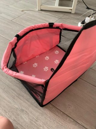Transportín para mascotas coche rosa