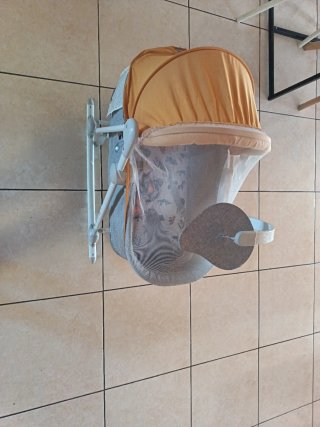 Cuna moisés con mosquitera y estampado infantil