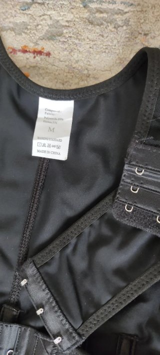 Faja moldeadora negra con cremallera