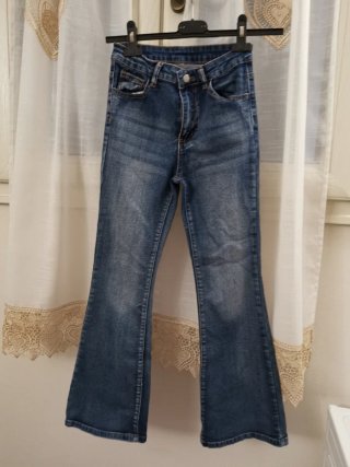 Jeans a zampa bambina taglia 11 anni