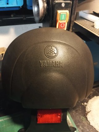 Respaldo Yamaha Maxi Scooter con Catadióptrico