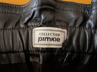 Pantalones cortos cuero negro