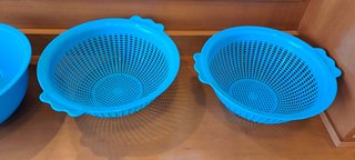 Set 2 Bowls y 6 Coladores Azules, verdes y rojos