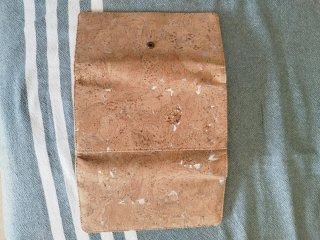 Billetera vegana de corcho beige y plata