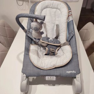 Mecedora bebé Ingenuity sensorial y masaje