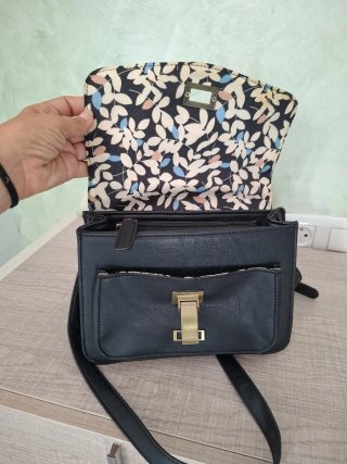 Bolso Misako Negro Mano y Colgar