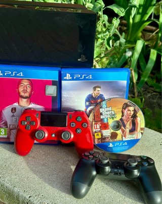 PS4 FAT con 2 controller e 5 giochi