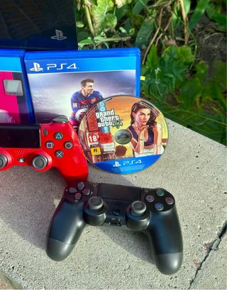 PS4 FAT con 2 controller e 5 giochi