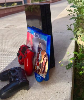 PS4 FAT con 2 controller e 5 giochi