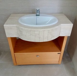 Mueble de baño con lavabo de piedra y madera