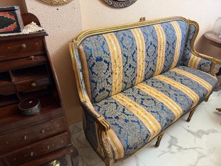 Sofá de salón estilo clásico