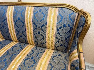 Sofá de salón estilo clásico