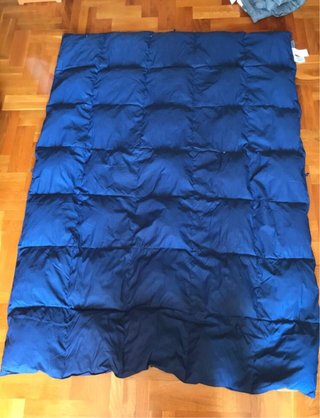 3 Edredones: 1 Azul 143x200 y 2 Grises 162x238