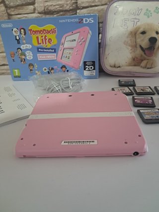 Nintendo 2DS Rosa Tomodachi Life + Accesorios