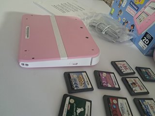Nintendo 2DS Rosa Tomodachi Life + Accesorios