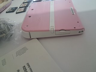 Nintendo 2DS Rosa Tomodachi Life + Accesorios