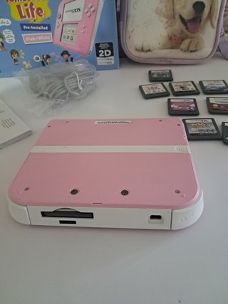 Nintendo 2DS Rosa Tomodachi Life + Accesorios
