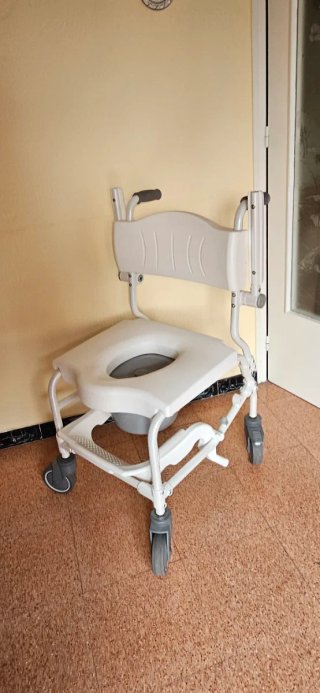 SILLA DUCHA INODORO RUEDAS