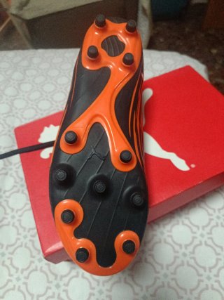 Botas de fútbol Puma Naranja y Negro