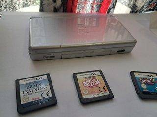 Lote Nintendo DS Gris con 4 juegos y cargador
