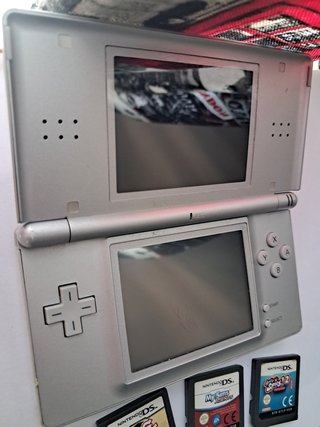 Lote Nintendo DS Gris con 4 juegos y cargador