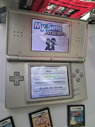Lote Nintendo DS Gris con 4 juegos y cargador