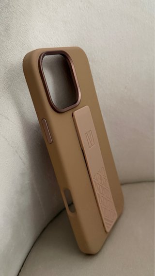 Funda Levelo iPhone 16 Pro Max Marrón