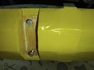 Avión RC sin terminar con motor y hélices