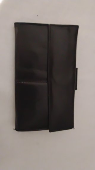 Cartera de piel negra