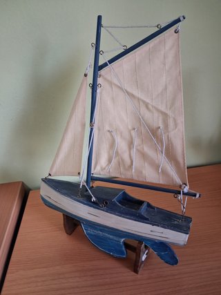 Maqueta de barco de madera