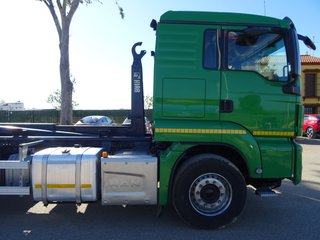 MAN TGS 26 480--CAMIONES CON GANCHO