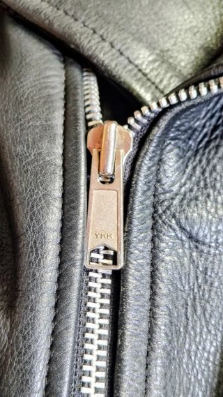 Cazadora de cuero AMI Talla L/40 London