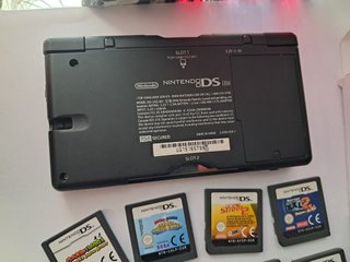Lote Nintendo DS Roja + 8 Juegos