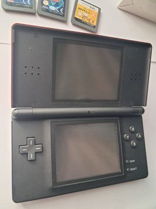 Lote Nintendo DS Roja + 8 Juegos