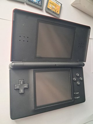 Lote Nintendo DS Roja + 8 Juegos