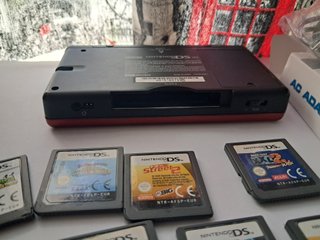 Lote Nintendo DS Roja + 8 Juegos