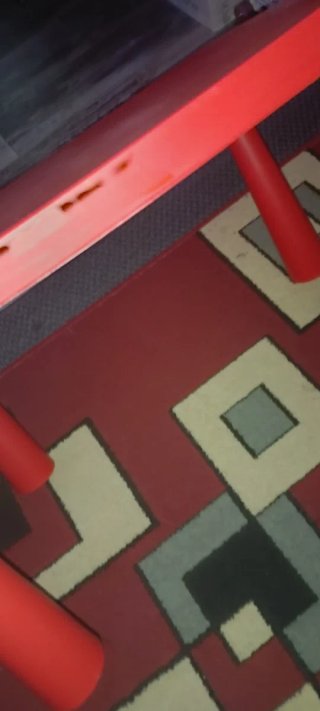Mesa infantil roja Ikea