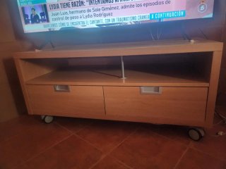 Mueble TV con ruedas