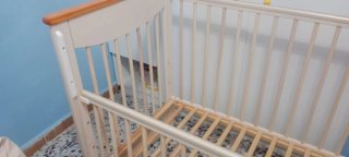 Cuna de bebé madera y blanco