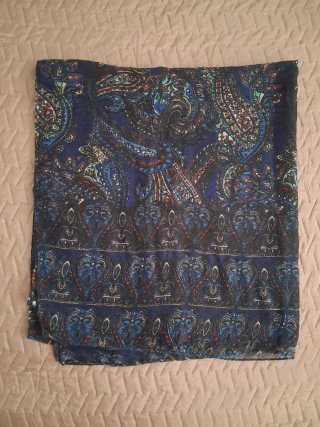 Pañuelo estampado azul y multicolor