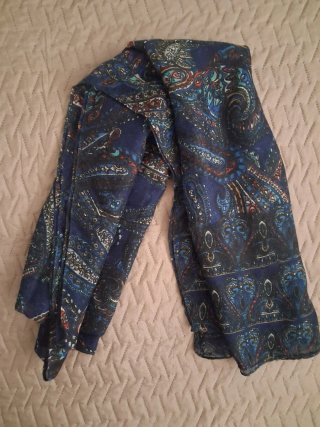 Pañuelo estampado azul y multicolor