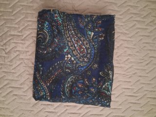 Pañuelo estampado azul y multicolor
